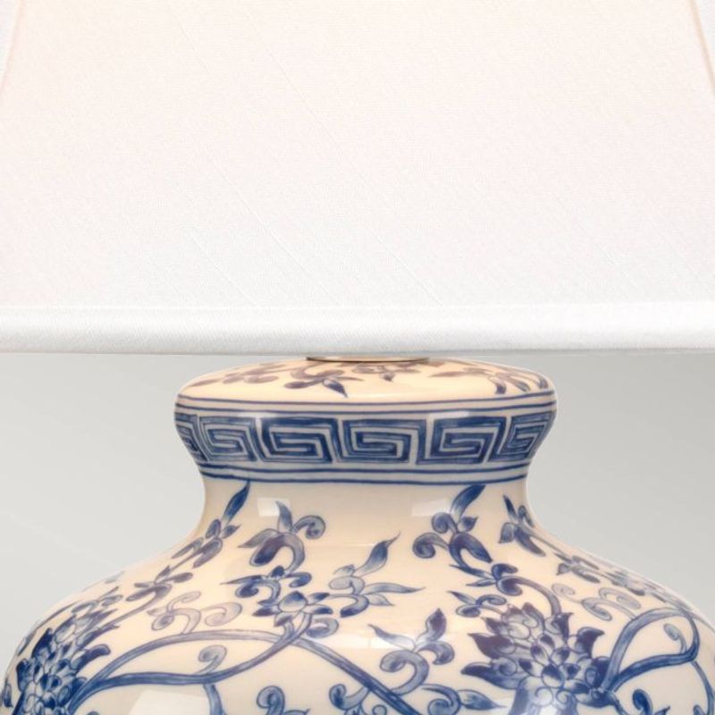 Blue Ginger Jar - Bordlampe i keramikk m/lys lampeskjerm