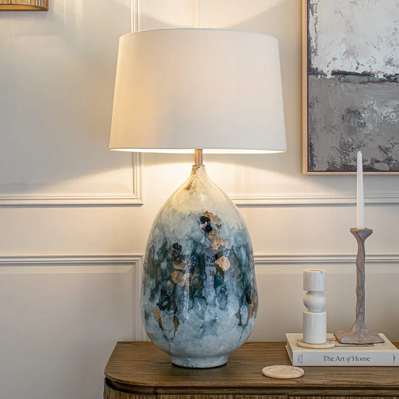Aketa Cloudburst håndmalt bordlampe fra RV Astley